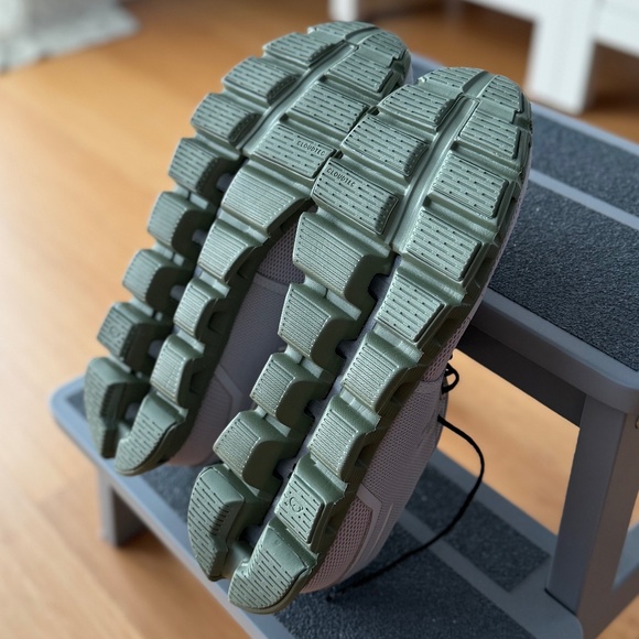 NWOT | On | 10.5 M | Cloud 5 - Picture 11 of 11